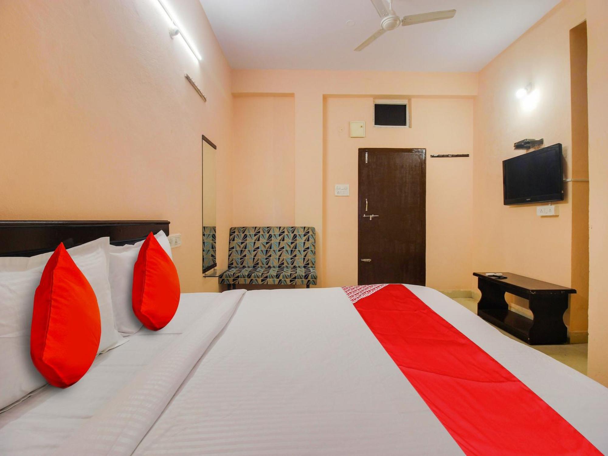 Hotel O R.J.International Pedda Ambarpet Екстериор снимка