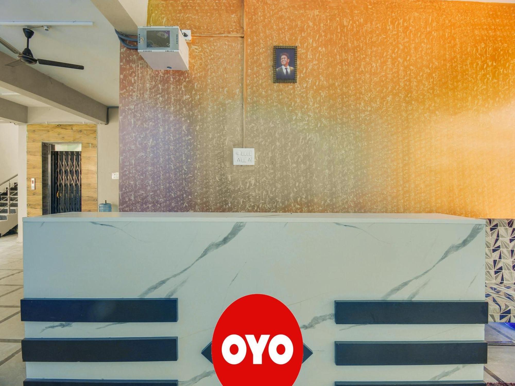 Hotel O R.J.International Pedda Ambarpet Екстериор снимка