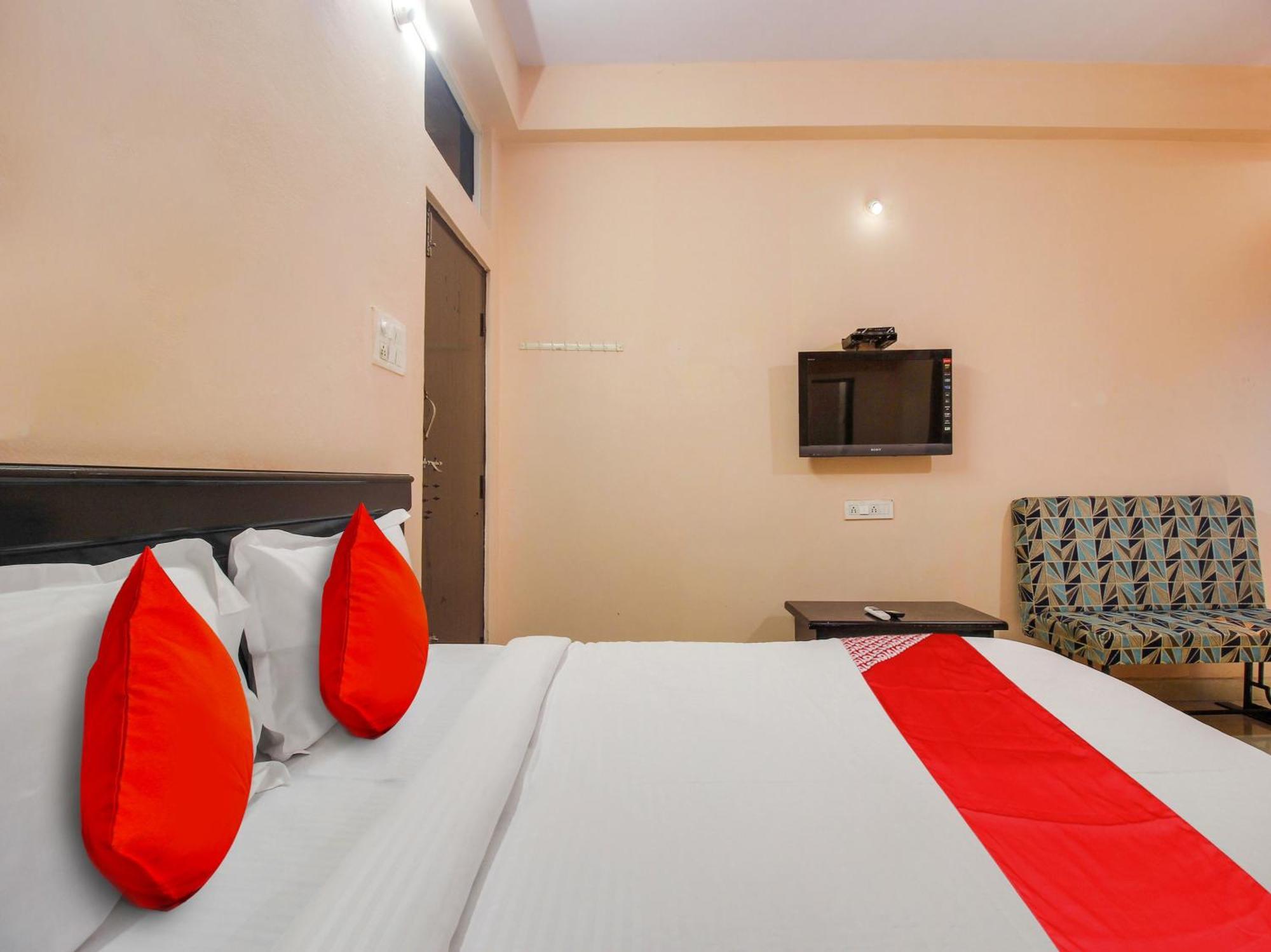 Hotel O R.J.International Pedda Ambarpet Екстериор снимка