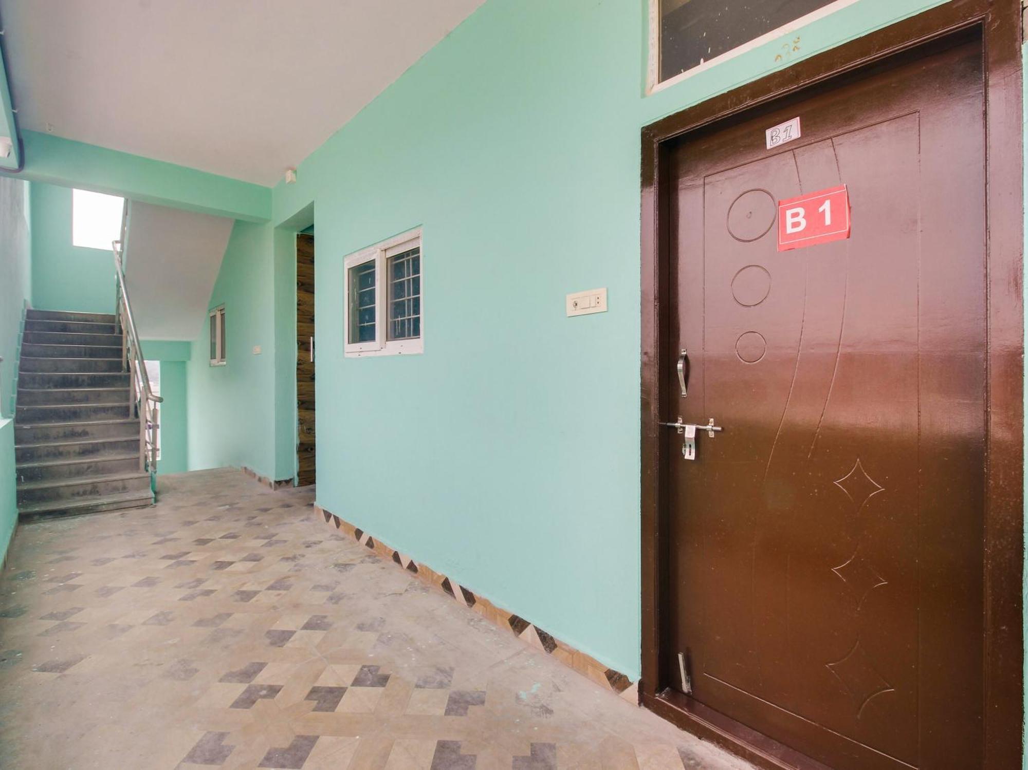 Hotel O R.J.International Pedda Ambarpet Екстериор снимка