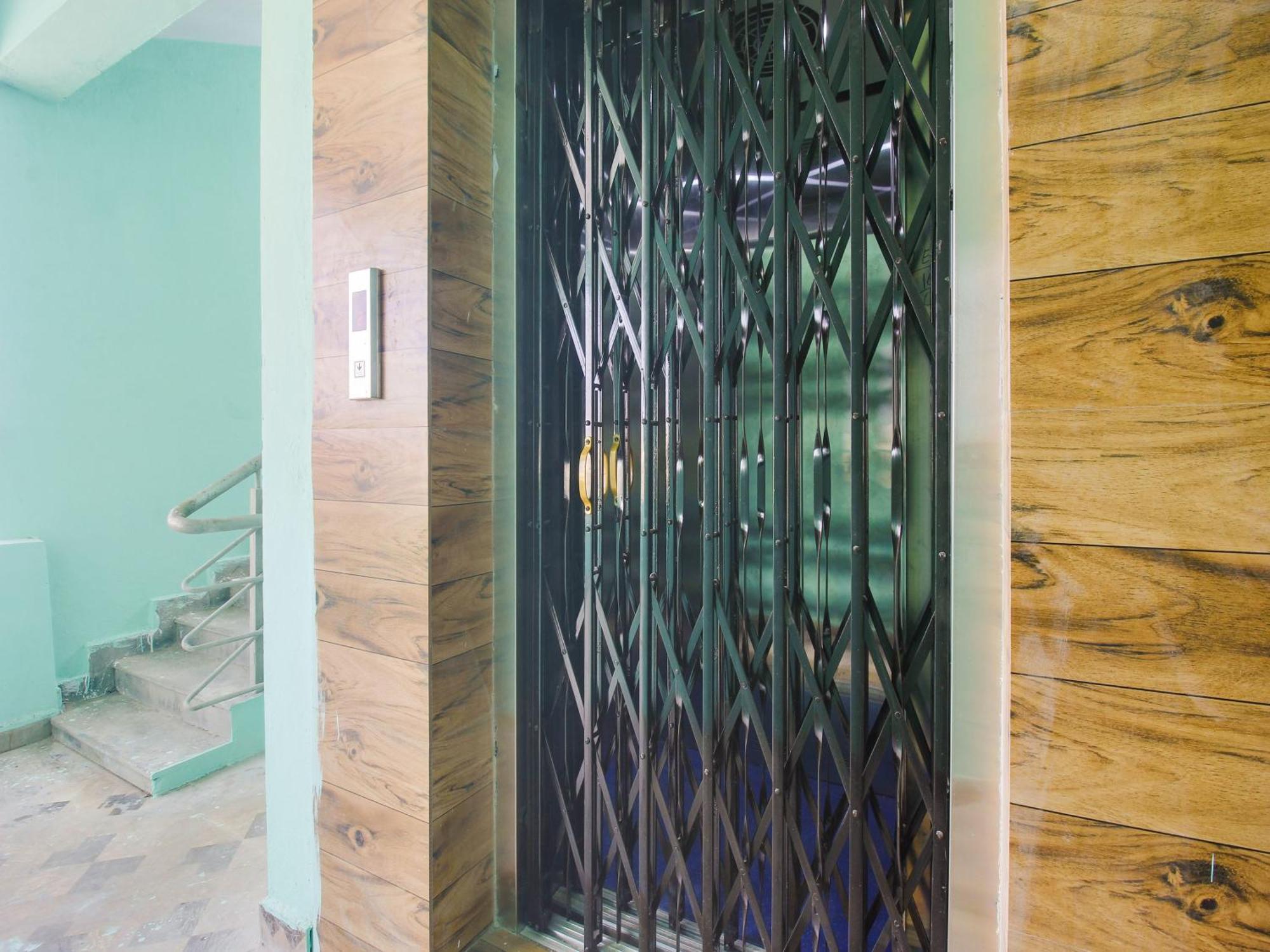 Hotel O R.J.International Pedda Ambarpet Екстериор снимка